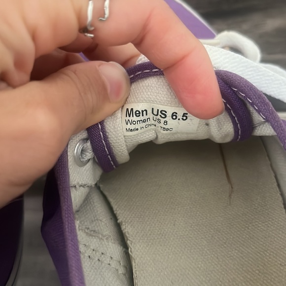 Vans - Picture 7 of 9